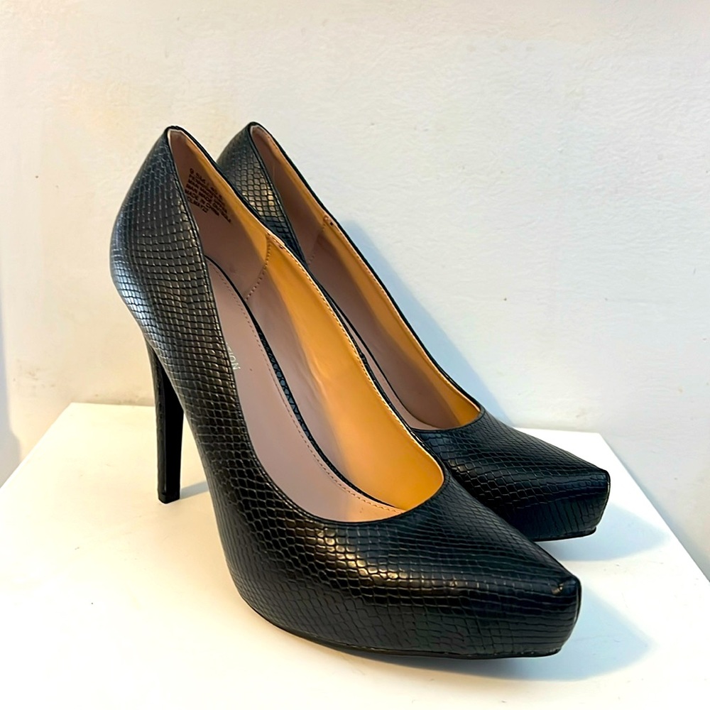 BCBGeneration stilettos size 9.5/40.5